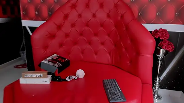 Snapshot of SARAFOXX_ chatting on 03-12-25, 02:45 SARAFOXX online show from 03-12-25, 02:45