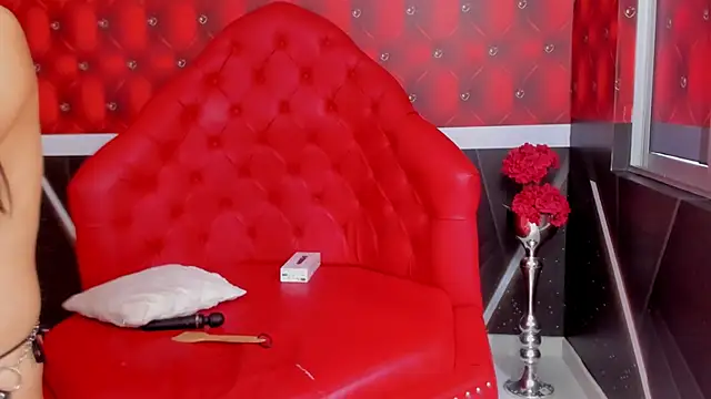 Snapshot of SARAFOXX_ chatting on 03-20-25, 02:42 SARAFOXX online show from 03-20-25, 02:42