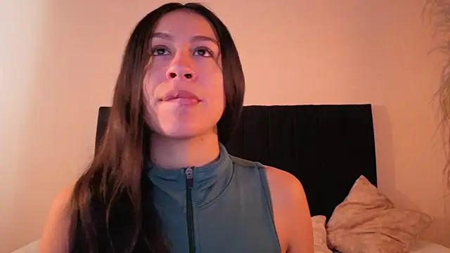 EmiGomez  online show from 11-08-25, 01:33