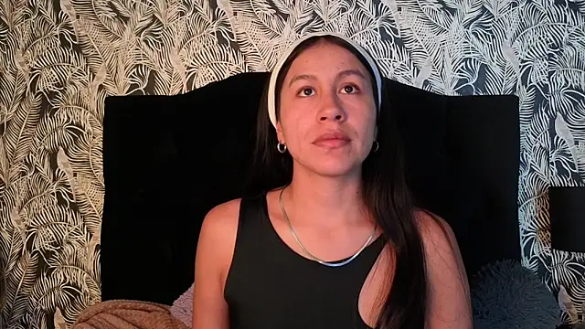 EmiGomez  online show from 12-21-25, 08:27