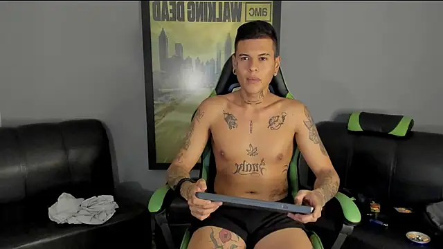 Snapshot of jamesinked_ chatting on 12-28-24, 09:51 jamesinked  online show from 12-28-24, 09:51