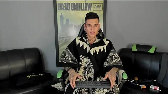 Snapshot of jamesinked_ chatting on 12-30-24, 07:21 jamesinked  online show from 12-30-24, 07:21