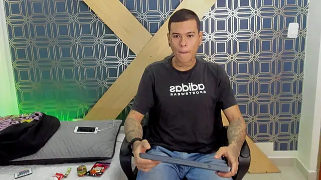 Snapshot of jamesinked_ chatting on 01-08-25, 02:14 jamesinked  online show from 01-08-25, 02:14