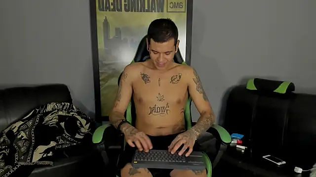 Snapshot of jamesinked_ chatting on 01-21-25, 11:45 jamesinked  online show from 01-21-25, 11:45