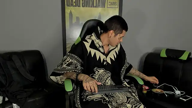 Snapshot of jamesinked_ chatting on 02-05-25, 01:58 jamesinked  online show from 02-05-25, 01:58