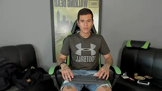 Snapshot of jamesinked_ chatting on 02-12-25, 06:51 jamesinked  online show from 02-12-25, 06:51