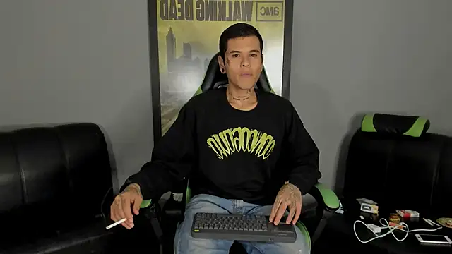 Snapshot of jamesinked_ chatting on 02-14-25, 04:58 jamesinked  online show from 02-14-25, 04:58