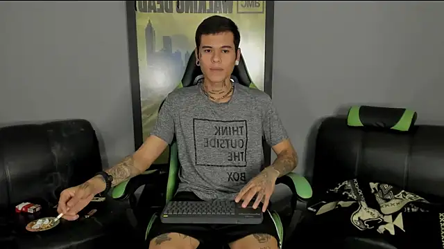 Snapshot of jamesinked_ chatting on 02-25-25, 08:30 jamesinked  online show from 02-25-25, 08:30