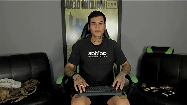 Snapshot of jamesinked_ chatting on 03-04-25, 04:38 jamesinked  online show from 03-04-25, 04:38