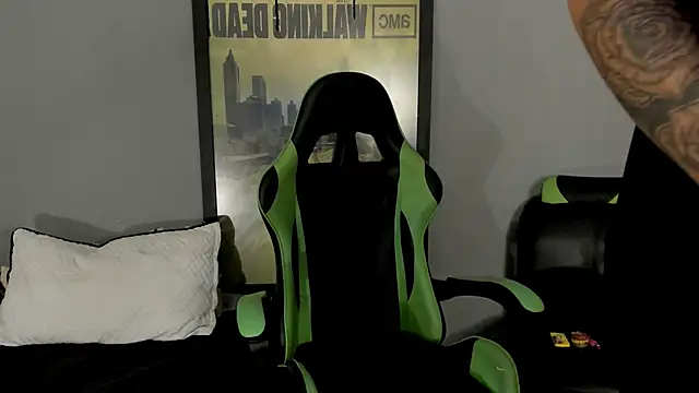 Snapshot of jamesinked_ chatting on 03-13-25, 08:22 jamesinked  online show from 03-13-25, 08:22