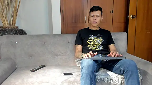 jamesinked  online show from 11-08-25, 03:18