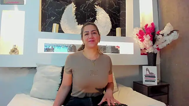 Snapshot of Cinthya_mjs chatting on 10-11-25, 12:04 Cinthya mjs online show from 10-11-25, 12:04