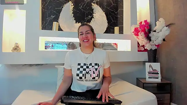 Snapshot of Cinthya_mjs chatting on 10-17-25, 12:08 Cinthya mjs online show from 10-17-25, 12:08
