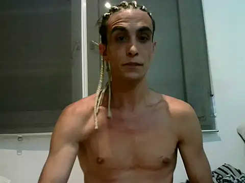 Snapshot of Lepetitmarcel chatting on 05-25-26, 01:39 Lepetitmarcel online show from 05-25-26, 01:39