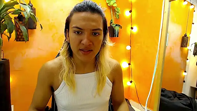 Snapshot of aslyhernandez_7 chatting on 01-28-25, 11:28 aslyhernandez 7 online show from 01-28-25, 11:28