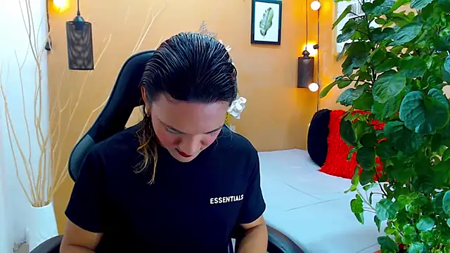 Snapshot of aslyhernandez_7 chatting on 09-18-25, 12:18 aslyhernandez 7 online show from 09-18-25, 12:18