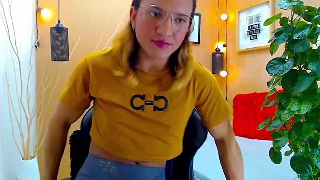 Snapshot of aslyhernandez_7 chatting on 09-19-25, 12:06 aslyhernandez 7 online show from 09-19-25, 12:06