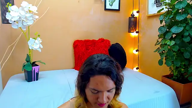 Snapshot of aslyhernandez_7 chatting on 10-17-25, 01:35 aslyhernandez 7 online show from 10-17-25, 01:35