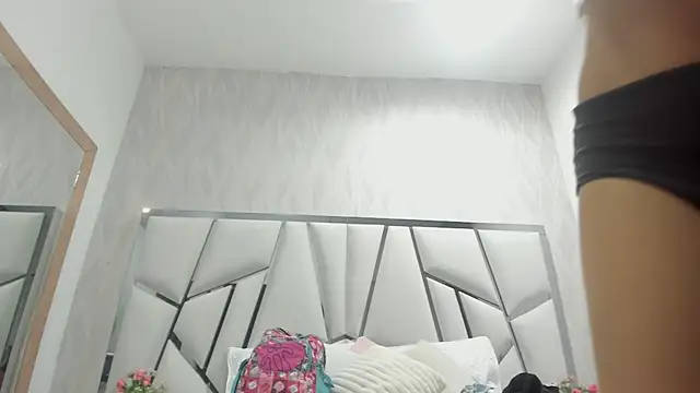 Victoriaa millers online show from 10-25-25, 07:08