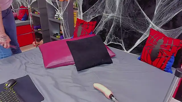  Alison   online show from 10-28-25, 01:42