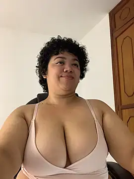 Snapshot of Mrskary chatting on 10-23-25, 09:19 Mrskary online show from 10-23-25, 09:19