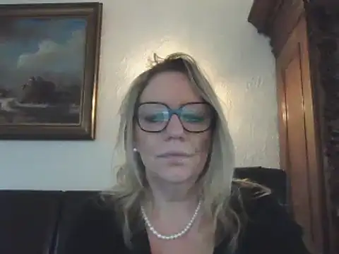Snapshot of Silkesquirt chatting on 12-11-24, 10:47 Silkesquirt online show from 12-11-24, 10:47