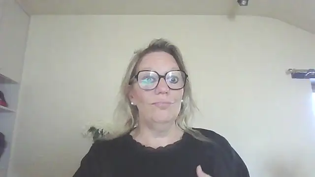 Snapshot of Silkesquirt chatting on 09-11-25, 07:19 Silkesquirt online show from 09-11-25, 07:19