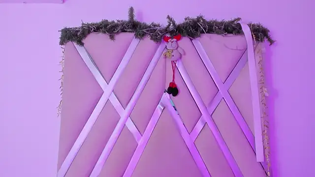 Snapshot of _miaquevedo_ chatting on 12-17-25, 01:39 miaquevedo online show from 12-17-25, 01:39