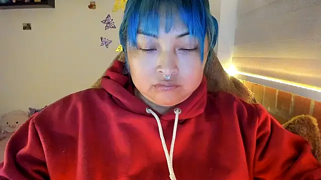 Snapshot of Shaddycute_ chatting on 12-15-25, 01:32 Shaddycute online show from 12-15-25, 01:32