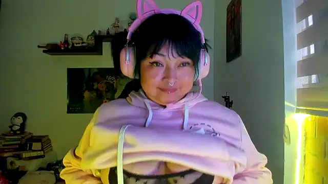 Snapshot of Shaddycute_ chatting on 03-03-26, 10:37 Shaddycute online show from 03-03-26, 10:37