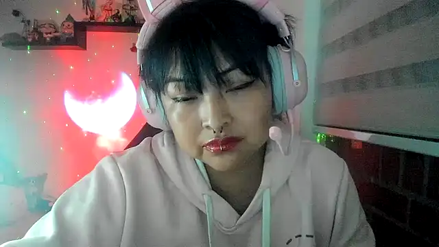 Snapshot of Shaddycute_ chatting on 03-15-26, 02:50 Shaddycute online show from 03-15-26, 02:50