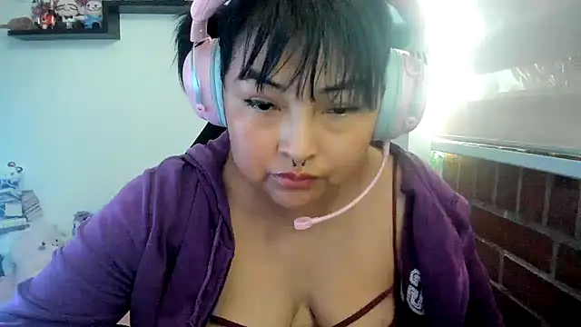 Snapshot of Shaddycute_ chatting on 03-18-26, 06:33 Shaddycute online show from 03-18-26, 06:33