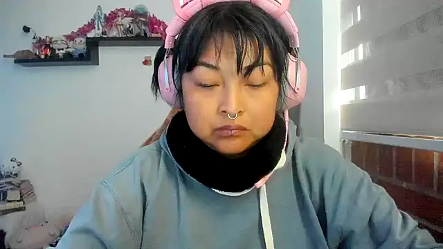 Snapshot of Shaddycute_ chatting on 03-23-26, 12:42 Shaddycute online show from 03-23-26, 12:42