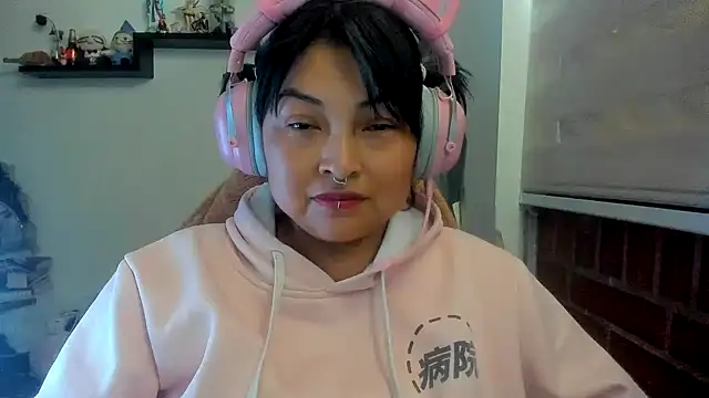 Snapshot of Shaddycute_ chatting on 04-14-26, 03:18 Shaddycute online show from 04-14-26, 03:18