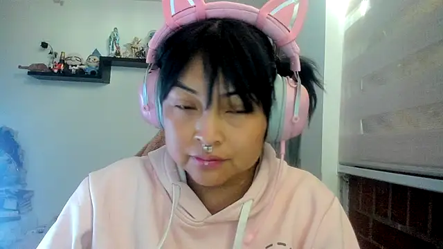 Snapshot of Shaddycute_ chatting on 04-18-26, 12:53 Shaddycute online show from 04-18-26, 12:53