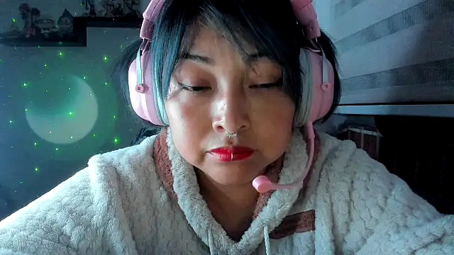 Snapshot of Shaddycute_ chatting on 05-18-26, 04:07 Shaddycute online show from 05-18-26, 04:07