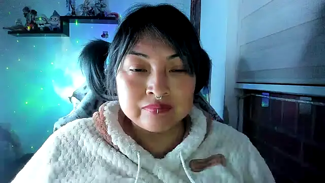 Snapshot of Shaddycute_ chatting on 05-19-26, 01:56 Shaddycute online show from 05-19-26, 01:56