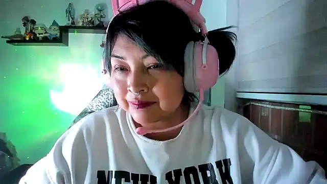 Snapshot of Shaddycute_ chatting on 05-20-26, 03:02 Shaddycute online show from 05-20-26, 03:02