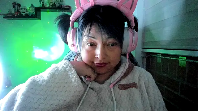 Snapshot of Shaddycute_ chatting on 05-21-26, 03:46 Shaddycute online show from 05-21-26, 03:46