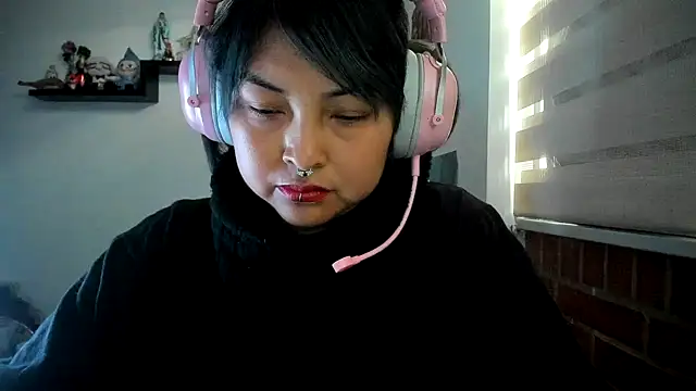 Snapshot of Shaddycute_ chatting on 05-23-26, 11:14 Shaddycute online show from 05-23-26, 11:14