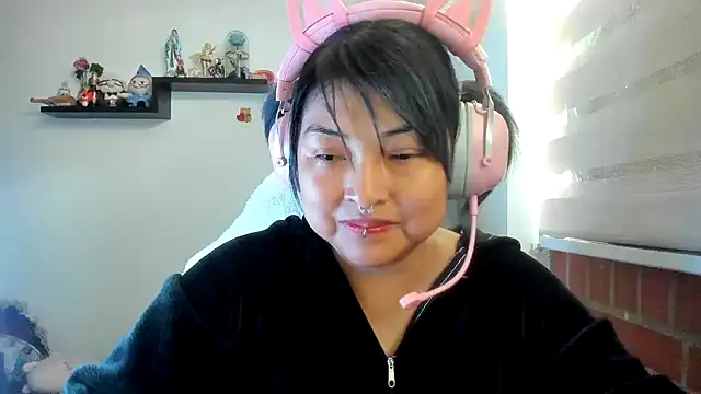 Snapshot of Shaddycute_ chatting on 05-25-26, 12:33 Shaddycute online show from 05-25-26, 12:33