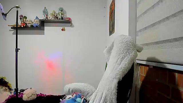 Snapshot of Shaddycute_ chatting on 05-27-26, 02:08 Shaddycute online show from 05-27-26, 02:08