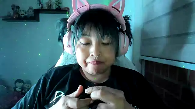 Snapshot of Shaddycute_ chatting on 06-17-26, 11:49 Shaddycute online show from 06-17-26, 11:49