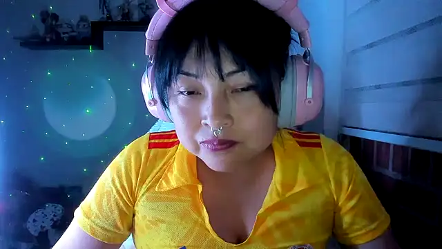 Snapshot of Shaddycute_ chatting on 06-24-26, 04:11 Shaddycute online show from 06-24-26, 04:11