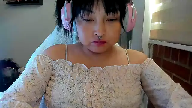 Snapshot of Shaddycute_ chatting on 06-24-26, 04:17 Shaddycute online show from 06-24-26, 04:17