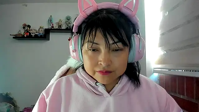 Snapshot of Shaddycute_ chatting on 08-03-26, 12:32 Shaddycute online show from 08-03-26, 12:32