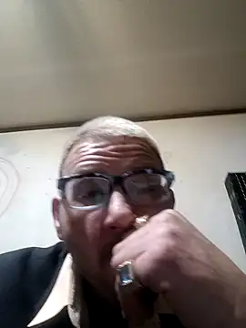 Snapshot of gettinit2wice chatting on 12-20-24, 11:10 gettinit2wice online show from 12-20-24, 11:10