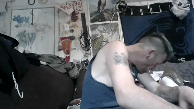 Snapshot of gettinit2wice chatting on 10-18-25, 08:15 gettinit2wice online show from 10-18-25, 08:15