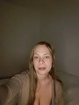 Snapshot of katiestevens chatting on 09-21-25, 08:10 katiestevens online show from 09-21-25, 08:10