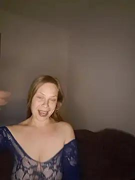 Snapshot of katiestevens chatting on 09-26-25, 09:19 katiestevens online show from 09-26-25, 09:19